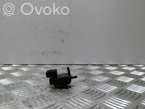 BMW 5 E39 Vacuum valve 1742712 72234100