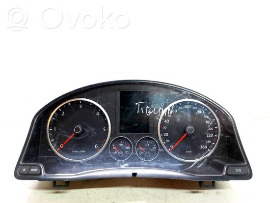Volkswagen Tiguan Speedometer (instrument cluster) 5N0920870D