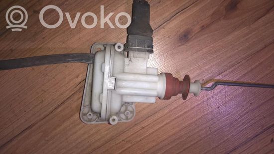 Audi 80 90 S2 B4 Central locking vacuum pump 893862123 893862123