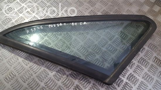 Volkswagen PASSAT B3 Rear side window/glass