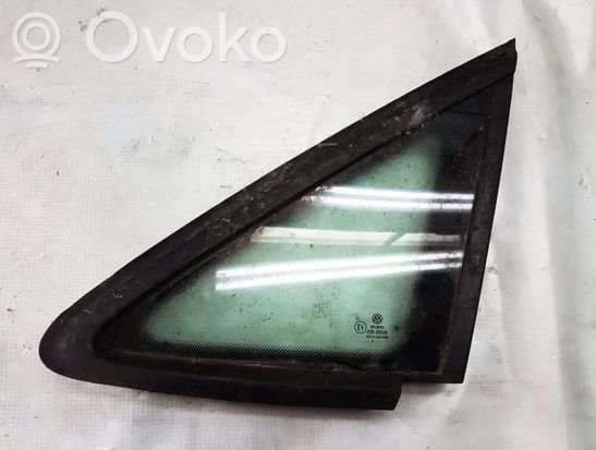 Volkswagen Touran I Front triangle window/glass
