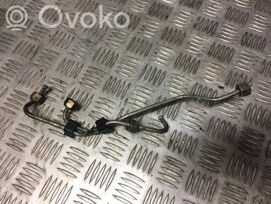 Volkswagen PASSAT B5 Fuel line pipe