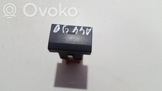 Volkswagen Cross Polo Windscreen/window heater switch 6r0959621 6r0959621