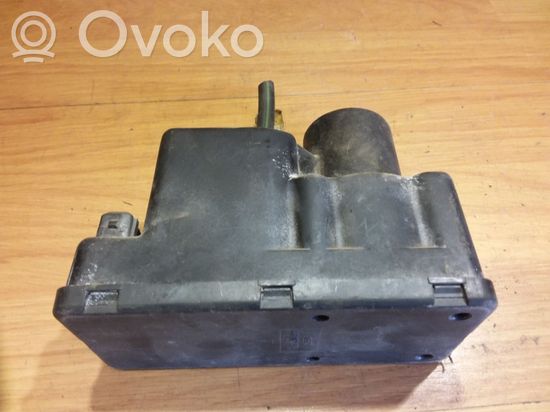 Audi 80 90 S2 B4 Central locking vacuum pump 443862257H