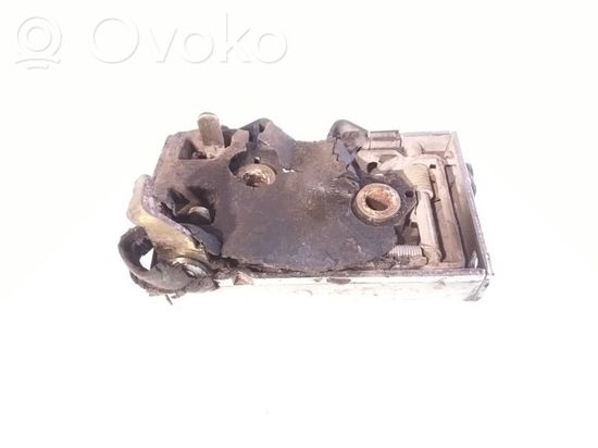 Volkswagen PASSAT B3 Rear door lock 8A0839016A
