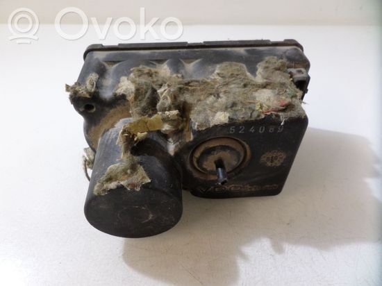Audi 80 90 S2 B4 Central locking vacuum pump 443862257H