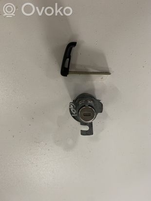 BMW X3 G01 Front door lock 7407161