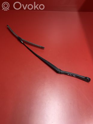 BMW X3 G01 Front wiper blade arm 7399010