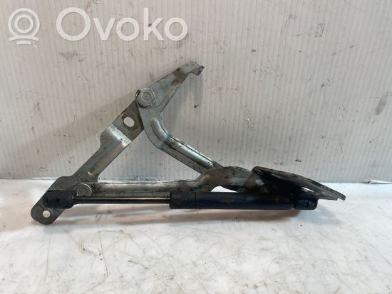 Audi A4 S4 B5 8D Tailgate/trunk strut/damper 8D5827552C 8D5827302C