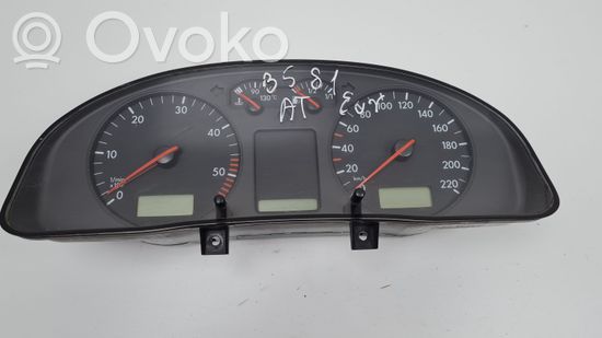 Volkswagen PASSAT B5 Speedometer (instrument cluster) 3B1919880D
