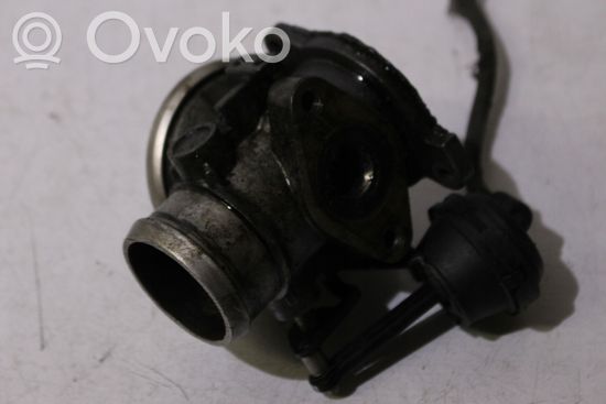 Volkswagen PASSAT B5 EGR valve 038129627B