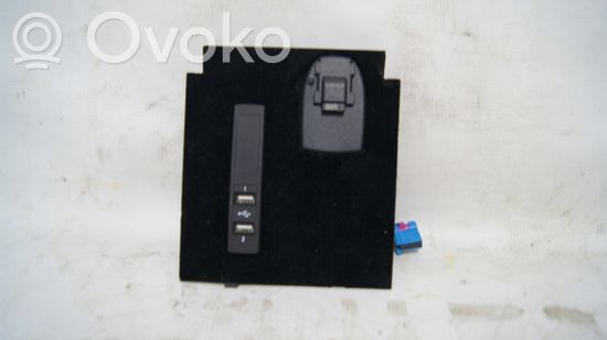 Mercedes-Benz S W222 USB socket connector A2228200254