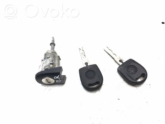 Volkswagen Golf IV Front door lock (next to the handle) K913