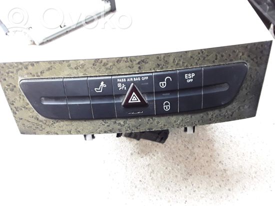 Mercedes-Benz E W211 CD/DVD changer A2116800552