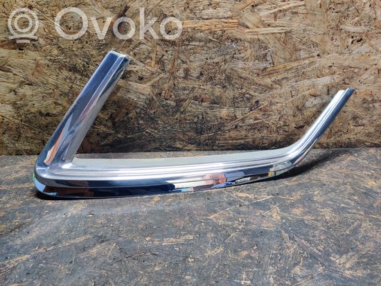 Mercedes-Benz SL R107 Rear side glass trim 1076980189LI 1076980189
