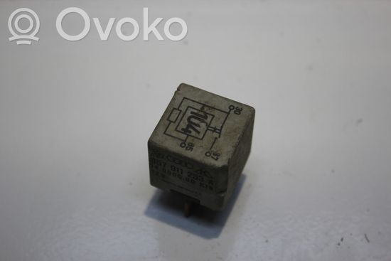Volkswagen Golf III Glow plug pre-heat relay 357911253A
