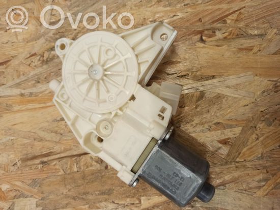 Mercedes-Benz E W212 Front door window regulator motor 2048200142