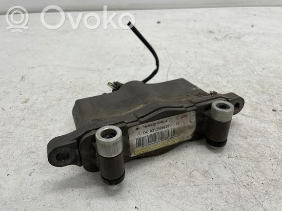 Mercedes-Benz C W204 Engine bonnet/hood hinges A2129066201
