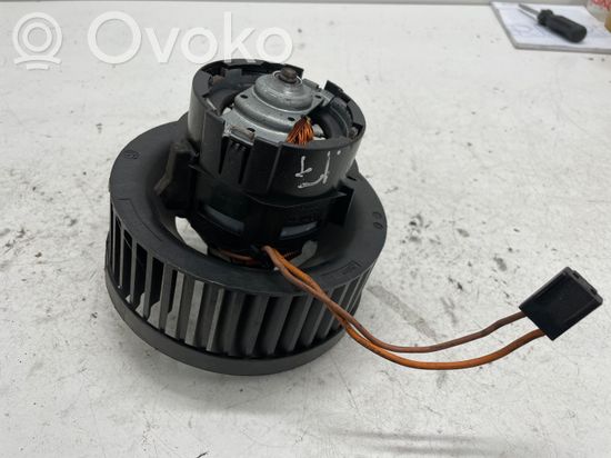 Volkswagen Touran III Heater fan/blower 3Q2819021