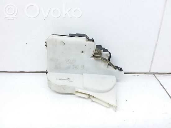 Volkswagen Golf III Rear door lock 1H4839016