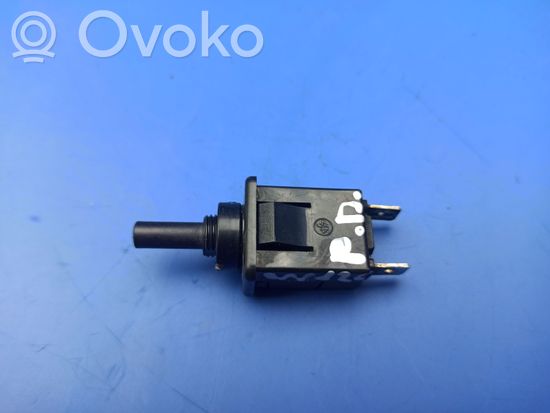 Mercedes-Benz S W126 Front door sensor 0008213152