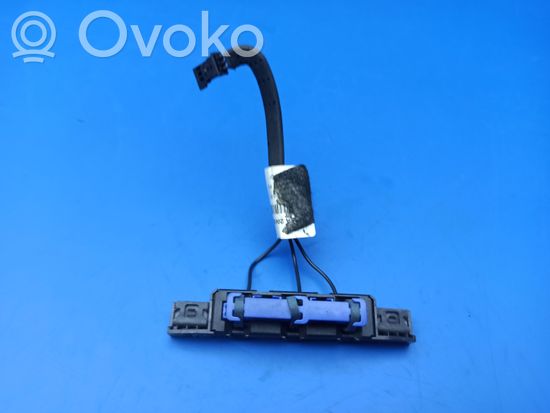 Mercedes-Benz C W204 Aerial antenna amplifier A2048270548 28182987 0434