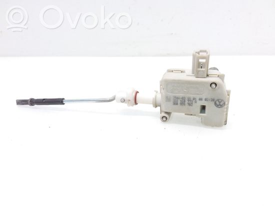Volkswagen PASSAT B5 Fuel tank cap lock motor 3B0910773A