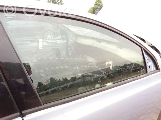Volkswagen Golf VI Front door window glass four-door