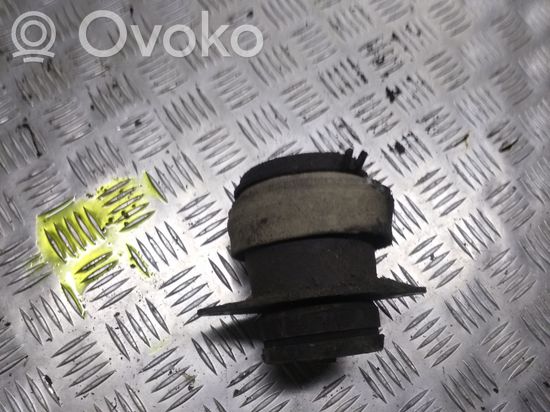 Volkswagen PASSAT B4 Engine mount bracket