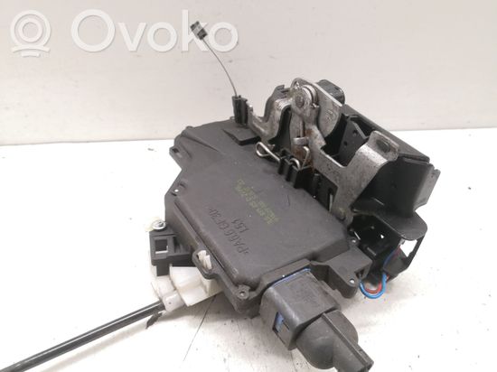 Volkswagen Golf V Rear door lock 7L0839015D