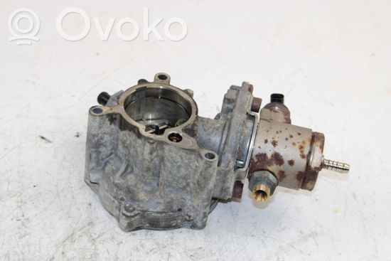 Volkswagen PASSAT CC Vacuum pump 06J145100C