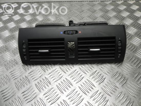 BMW X3 E83 Rear air vent grill 3415965 T6553