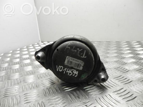 Mercedes-Benz CLS C218 X218 Engine mount bracket A2042405017 VD14599