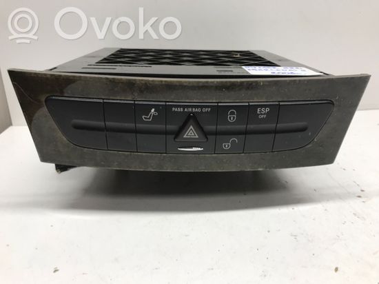 Mercedes-Benz E W211 CD/DVD changer A2116800552