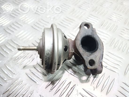 Volkswagen PASSAT B5 EGR valve 028131501E