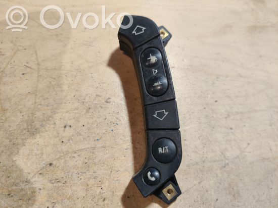 BMW 7 E38 Steering wheel buttons/switches 8363656