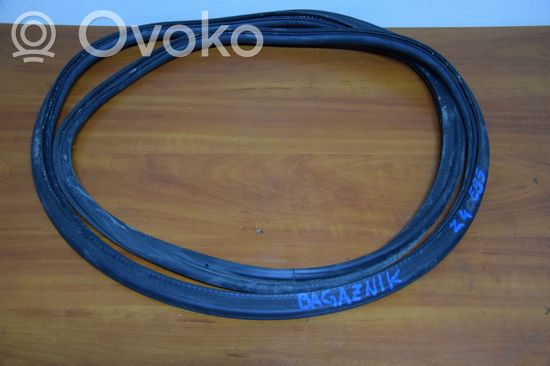 BMW Z4 E85 E86 Trunk rubber seal (body) 7034171