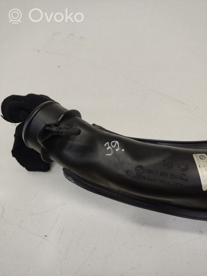 BMW 5 F10 F11 Tube d'admission de tuyau de refroidisseur intermédiaire 4737106