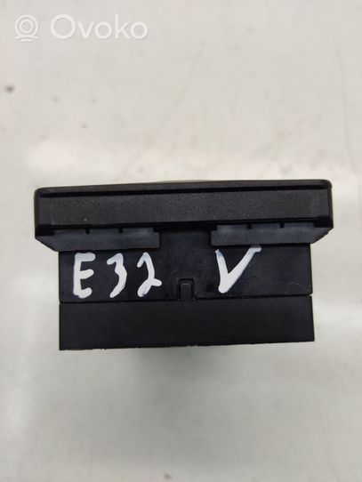 BMW 7 E32 Electric window control switch 1379075