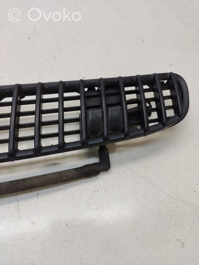 BMW 3 E46 Grille calandre de capot 8208484