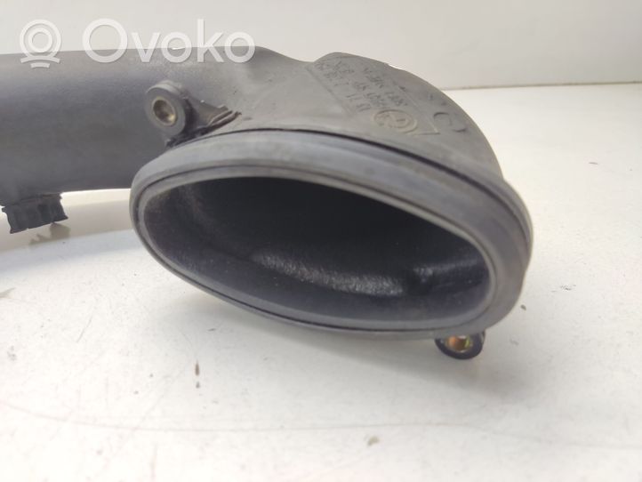 BMW 5 E39 Oro paėmimo kanalo detalė (-ės) 2248154