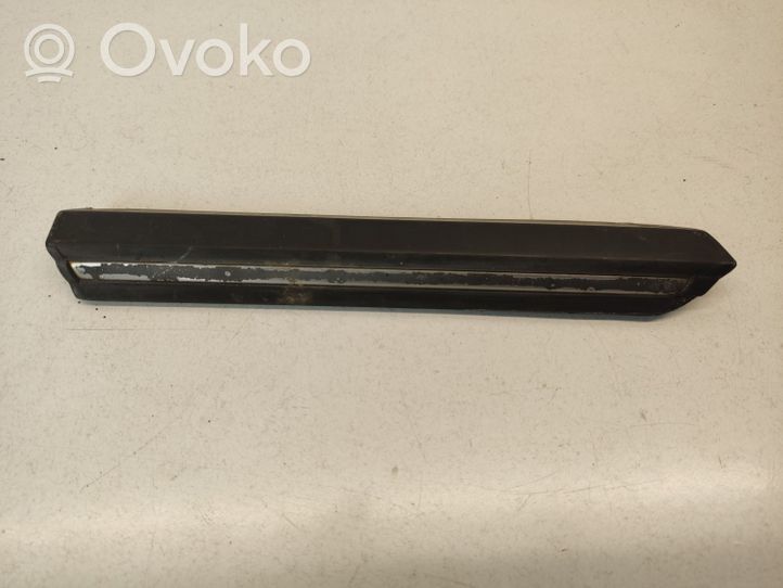 BMW 3 E30 Rivestimento parafango (modanatura) 1878129