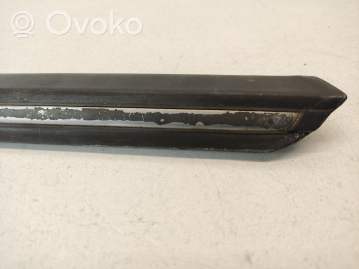 BMW 3 E30 Rivestimento parafango (modanatura) 1878129