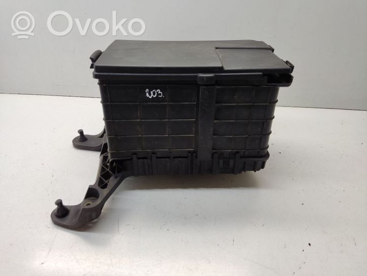 Audi A3 S3 8P Support boîte de batterie 1K0915333