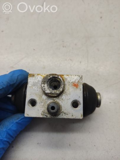 32660959 Ford B-MAX Rear brake cylinder, 10.00 € | RRR 