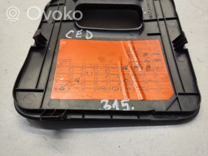 KIA Ceed Fuse box cover 84753J7000