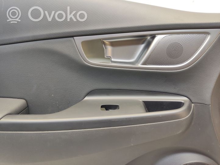 Hyundai Kona I Rivestimento del pannello della portiera anteriore 82370J9000