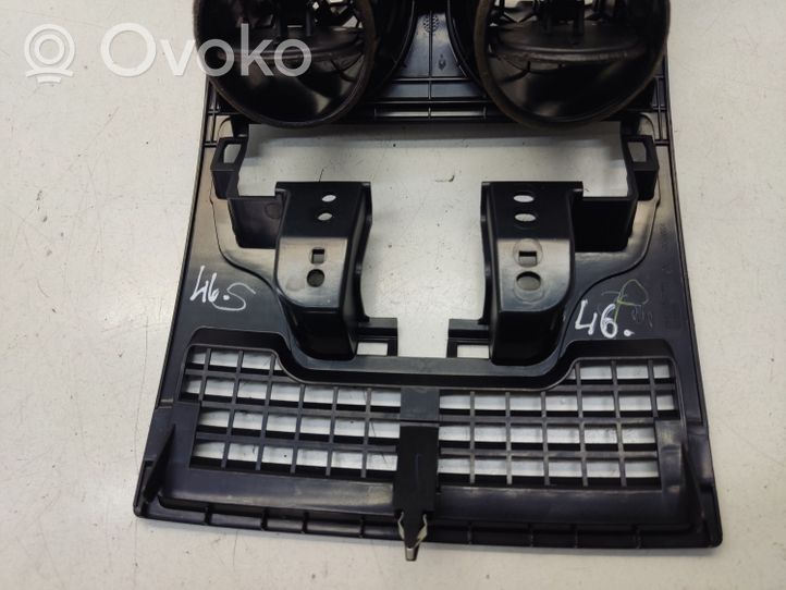 Nissan Qashqai Radion/GPS-laitteen pääyksikön kehys P10381A77200