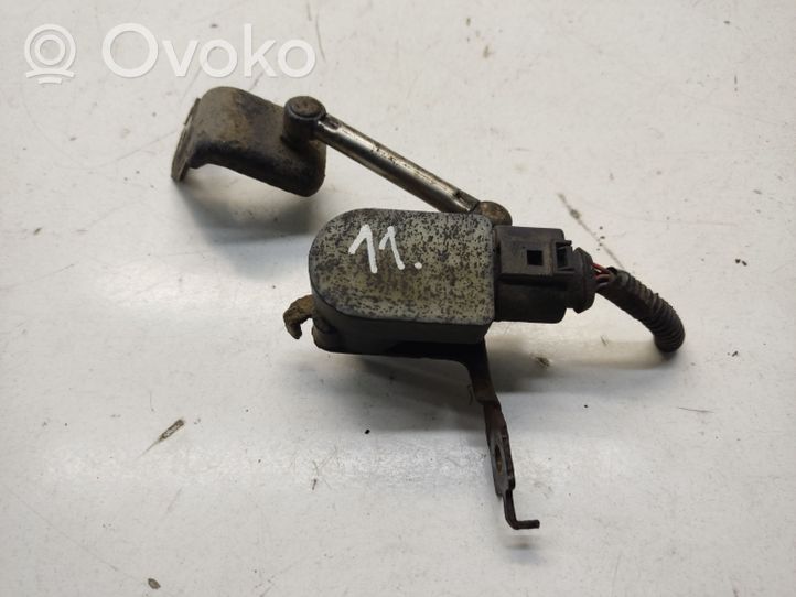 Nissan Qashqai Sensor de altura del nivel de la suspensión neumática trasera 5381289900