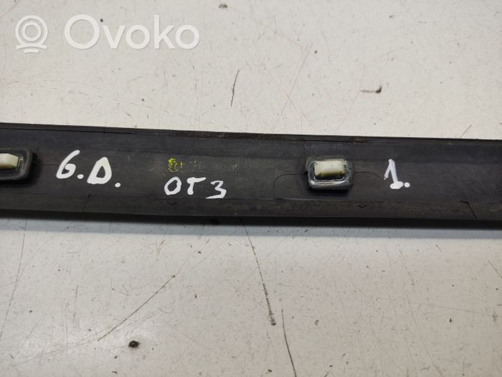 KIA Optima Aizmugurē durvju dekoratīvā apdare (moldings) 878602T000